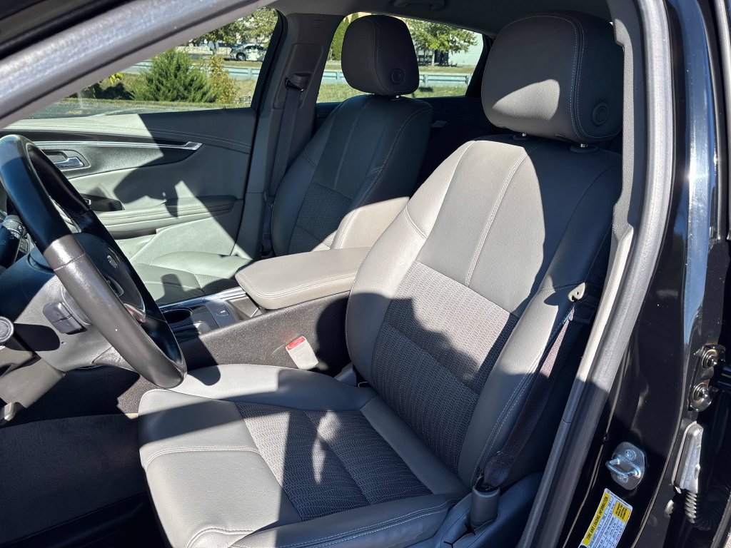 Used 2017 Chevrolet Impala LT FWD image 10