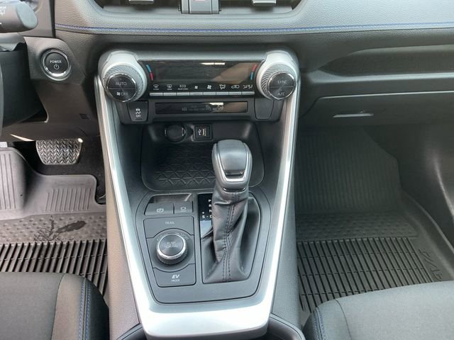Used 2024 Toyota RAV4 SE image 13