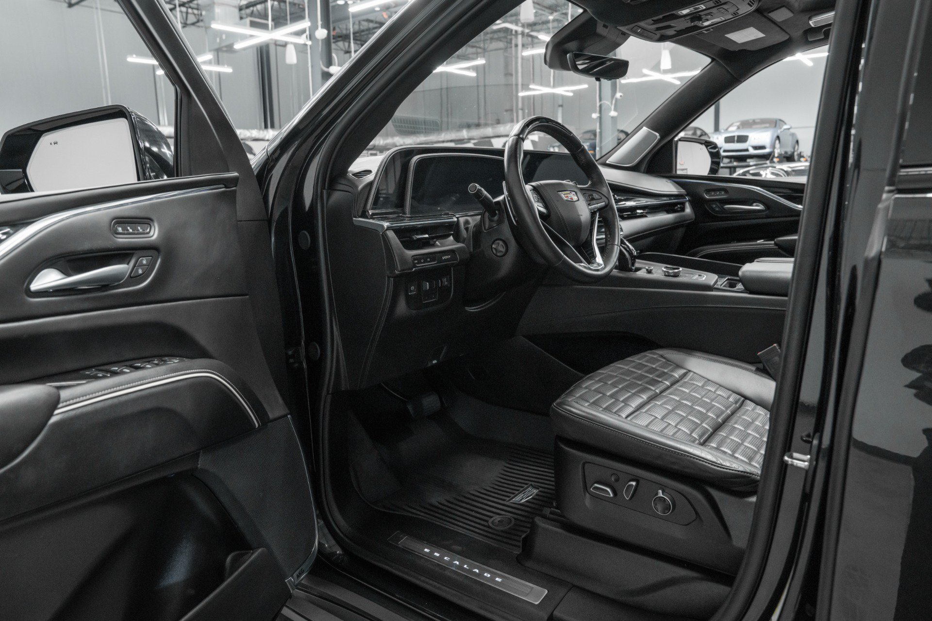 Used 2024 Cadillac Escalade ESV V w/ LPO, Floor Liner Package AWD/4WD image 22