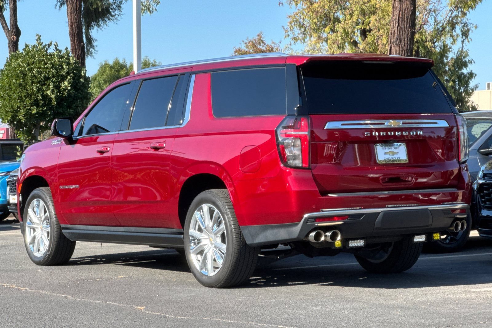 Used 2023 Chevrolet Suburban High Country AWD/4WD image 7