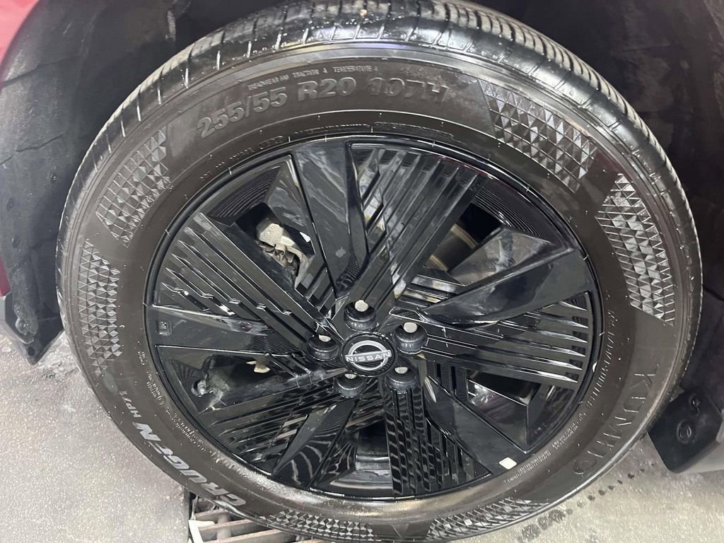 Certified 2025 Nissan Murano SV image 9