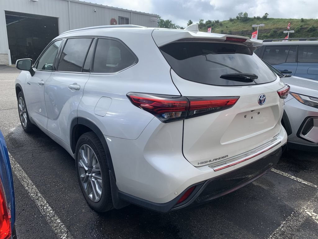 Used 2020 Toyota Highlander XLE AWD/4WD image 4