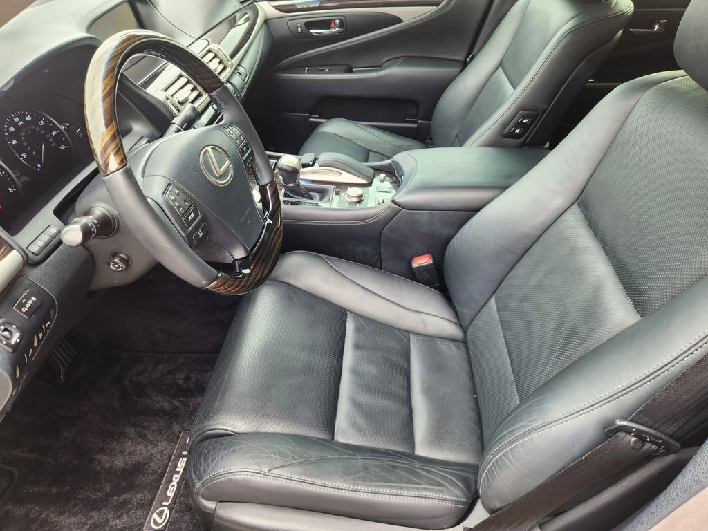 Used 2016 Lexus LS 460 w/ Comfort Package RWD image 13
