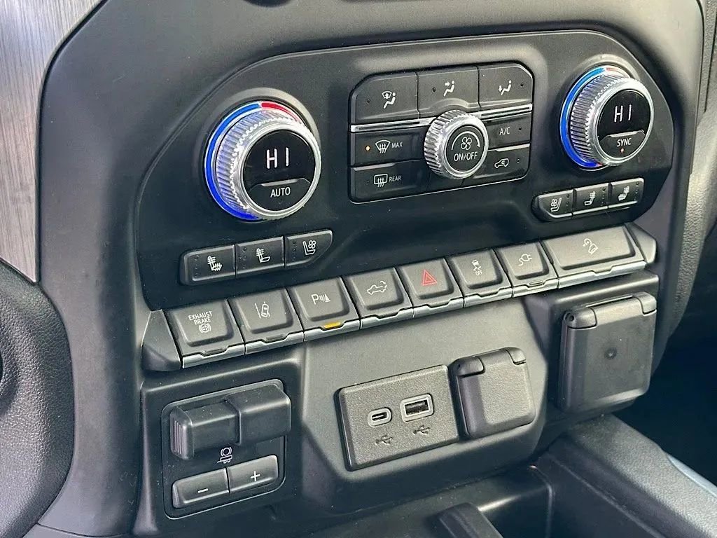 Used 2023 GMC Sierra 2500 Denali w/ Denali Ultimate Package image 26