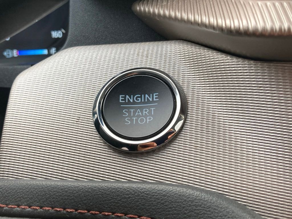 Used 2025 Ford Explorer Active w/ Active Comfort Package image 19