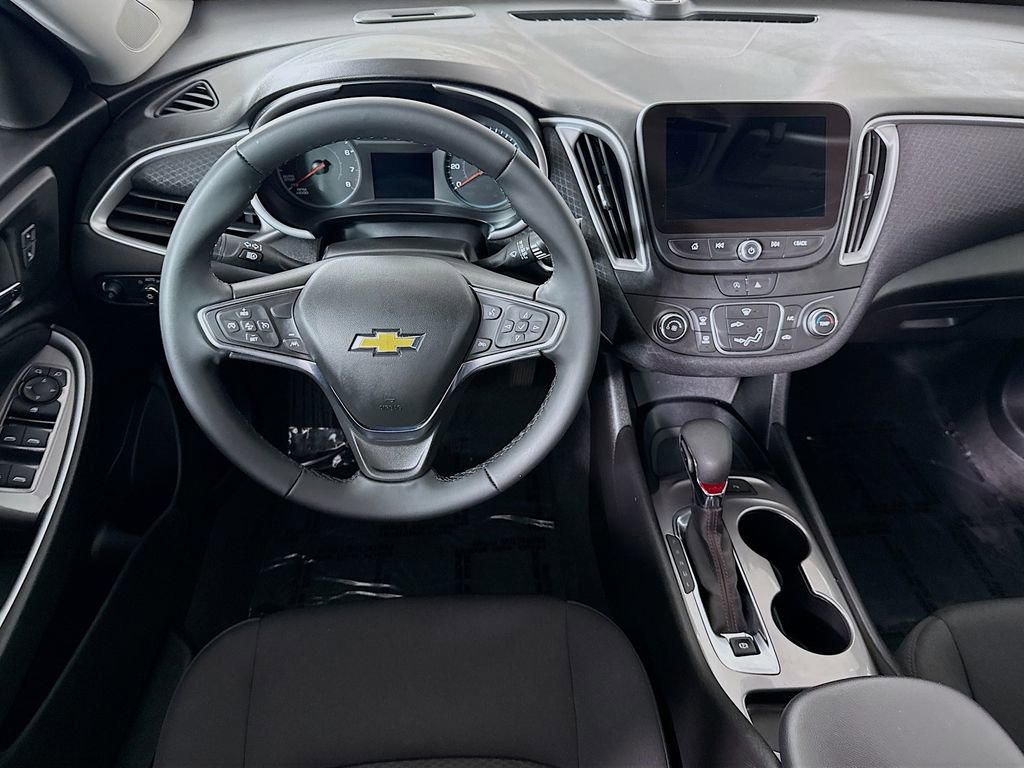 Used 2025 Chevrolet Malibu RS image 3