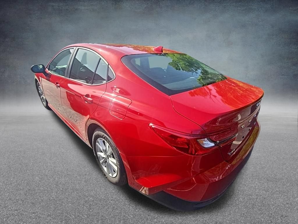 Used 2025 Toyota Camry LE FWD image 5