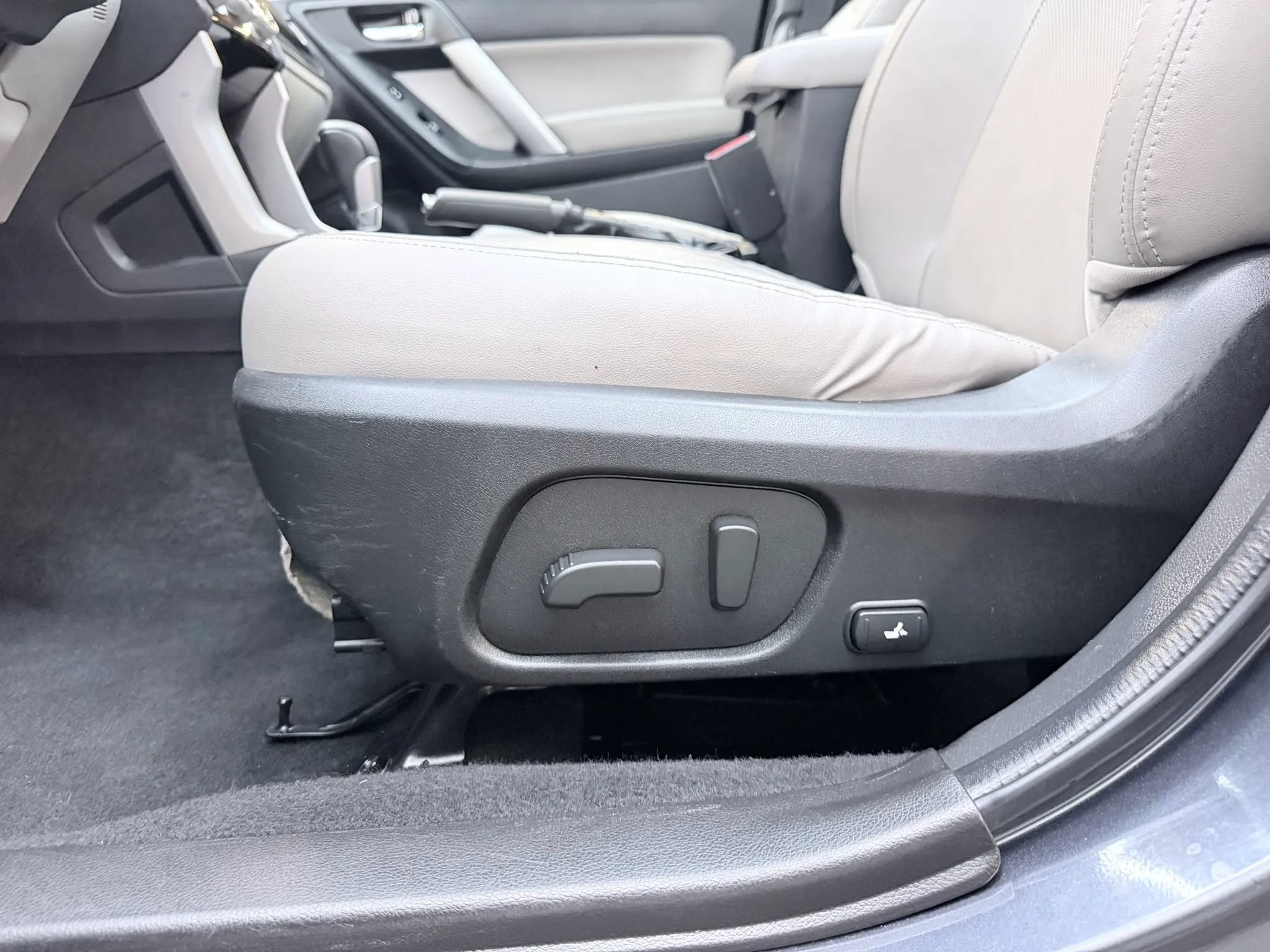 Used 2017 Subaru Forester 2.5i Limited AWD/4WD image 12