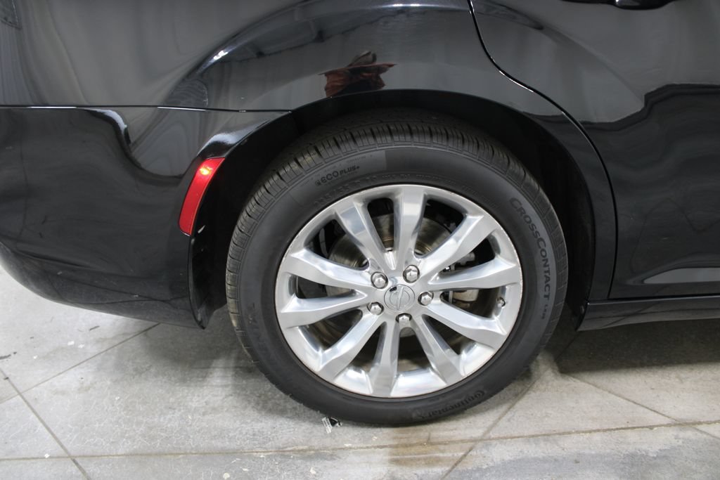 Used 2023 Chrysler 300 Touring AWD/4WD image 37