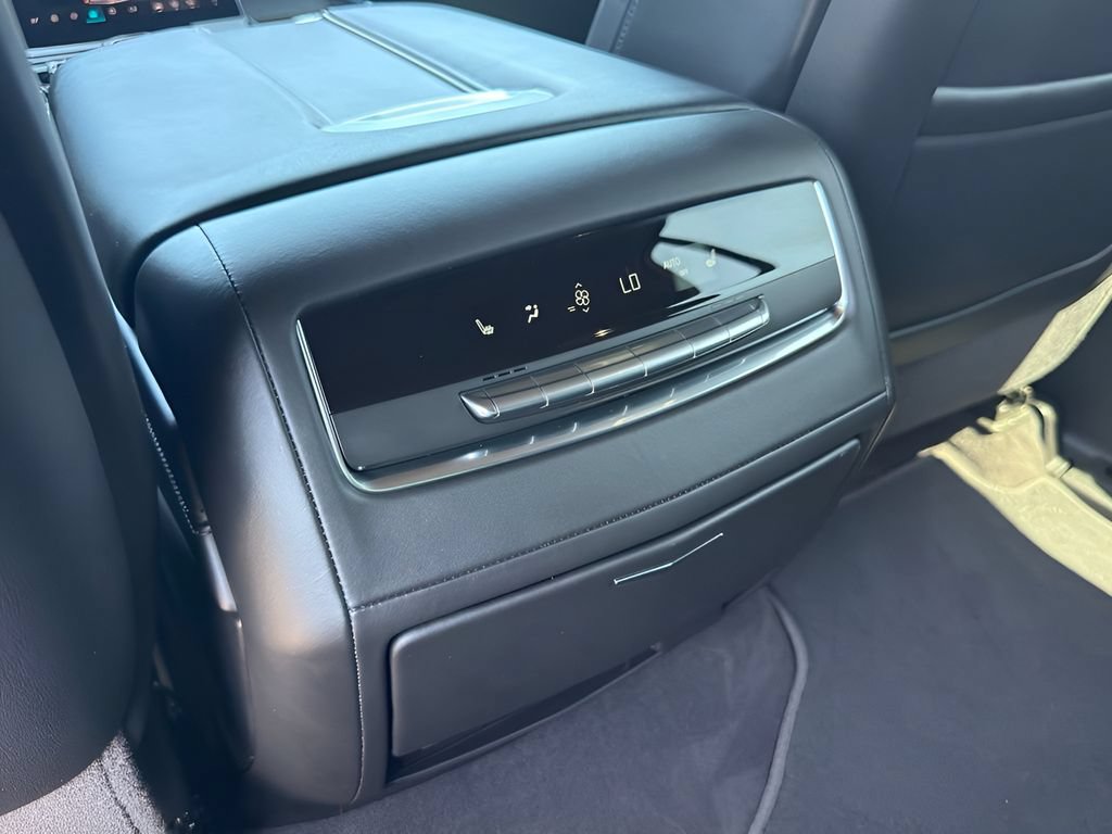 Used 2025 Cadillac Escalade Sport Platinum AWD/4WD image 25