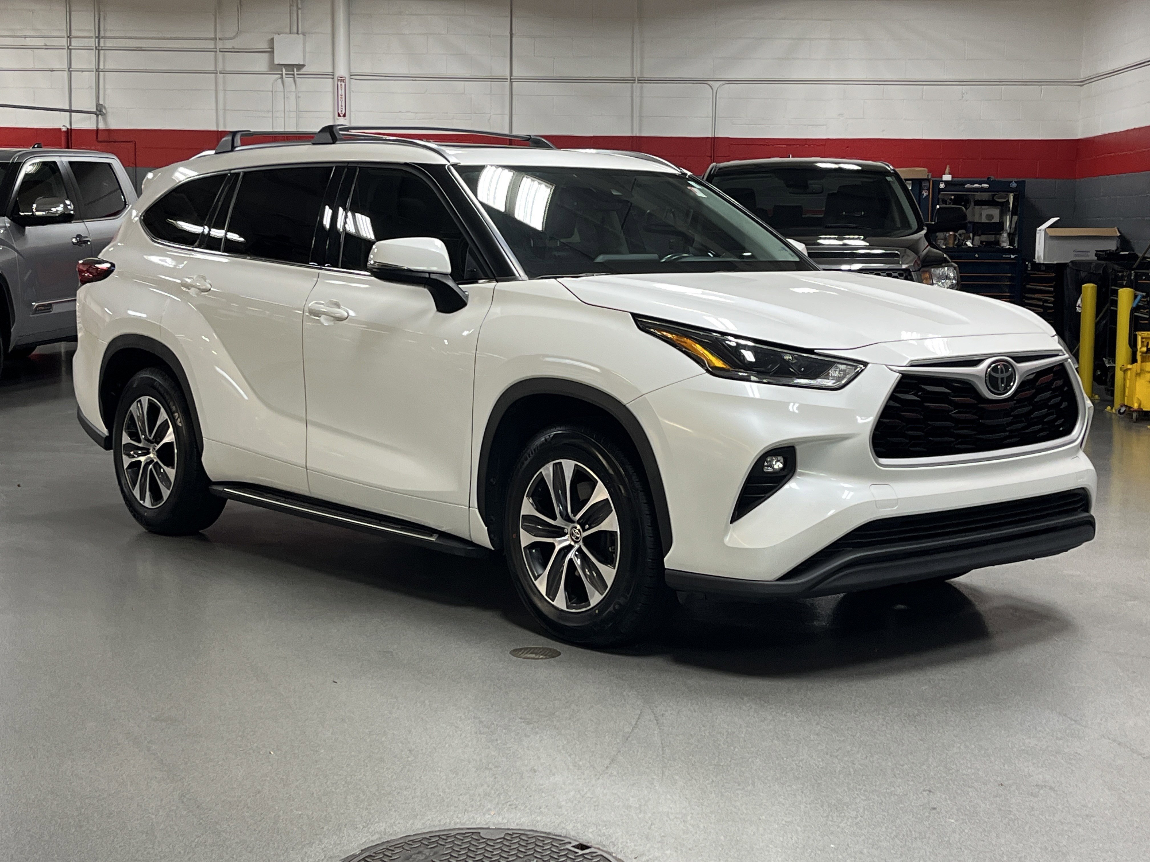 Used 2021 Toyota Highlander XLE video 2