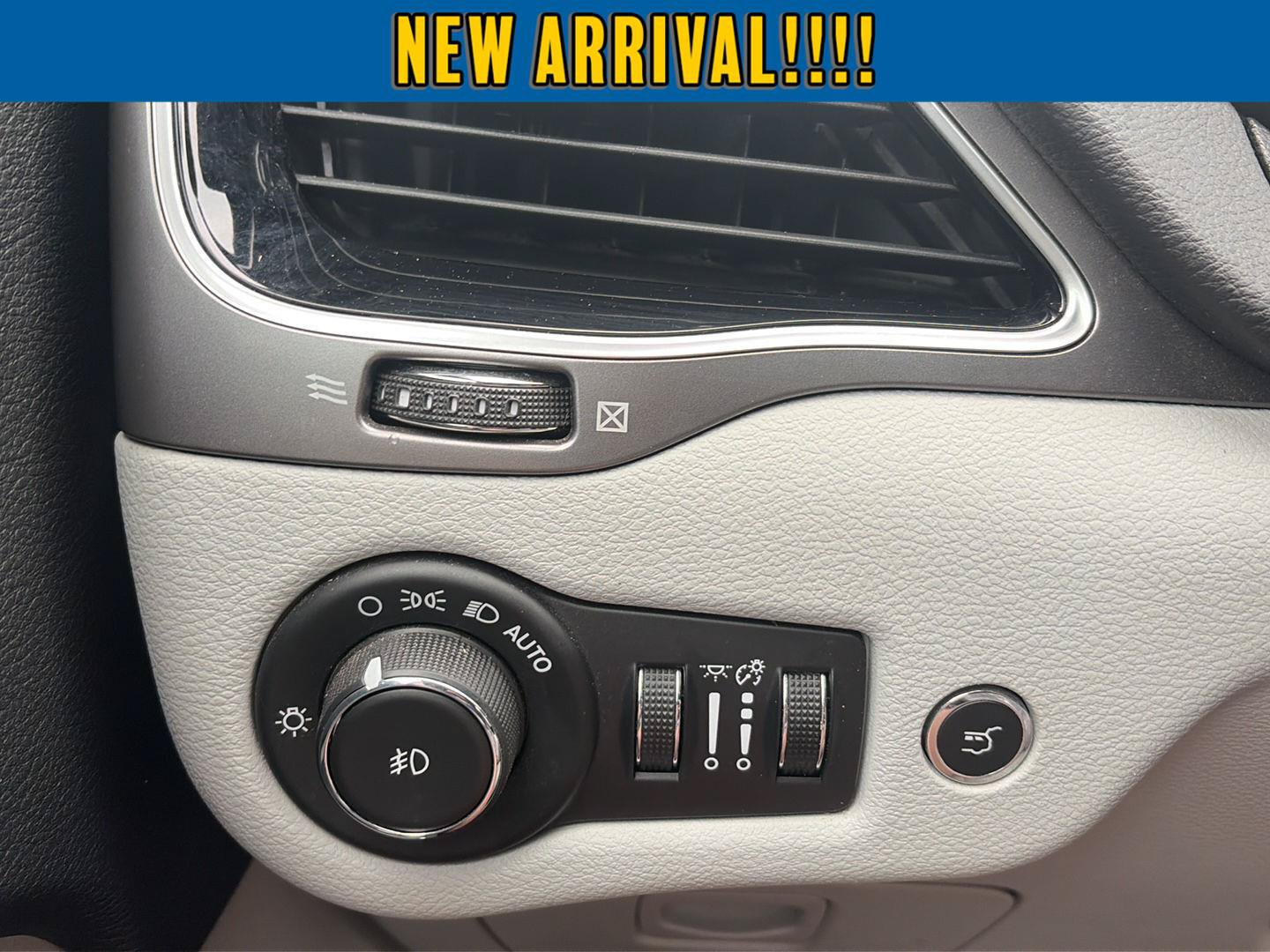 Used 2019 Jeep Cherokee Limited AWD/4WD image 19