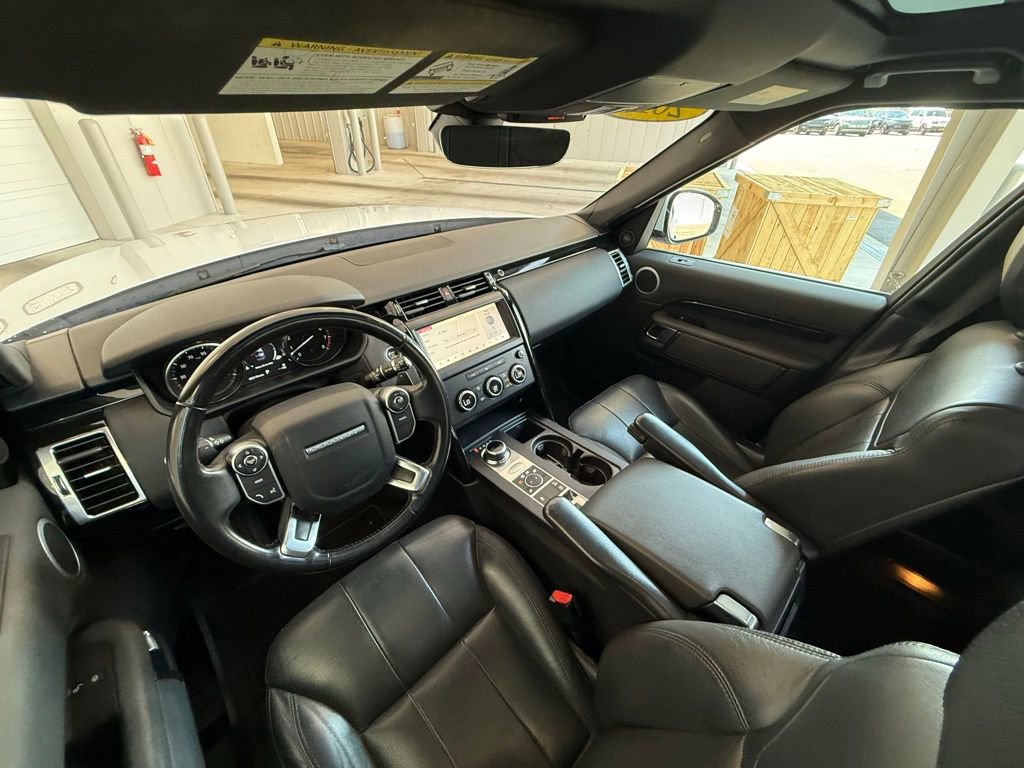 Used 2018 Land Rover Discovery SE image 22