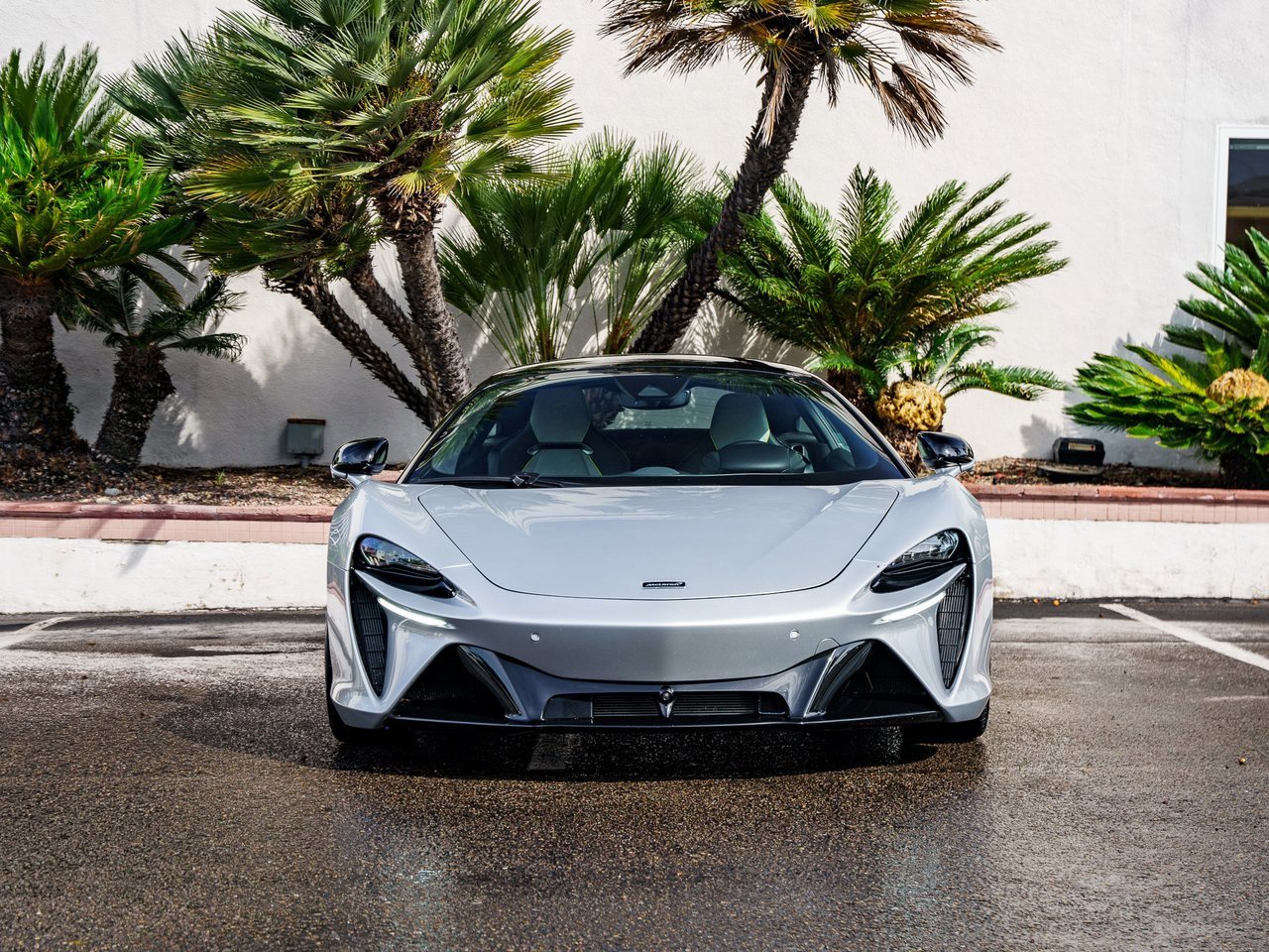 Used 2023 McLaren Artura image 2