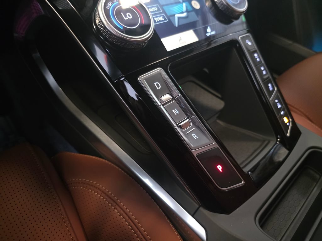 Certified 2024 Jaguar I-PACE R-Dynamic HSE AWD/4WD image 34