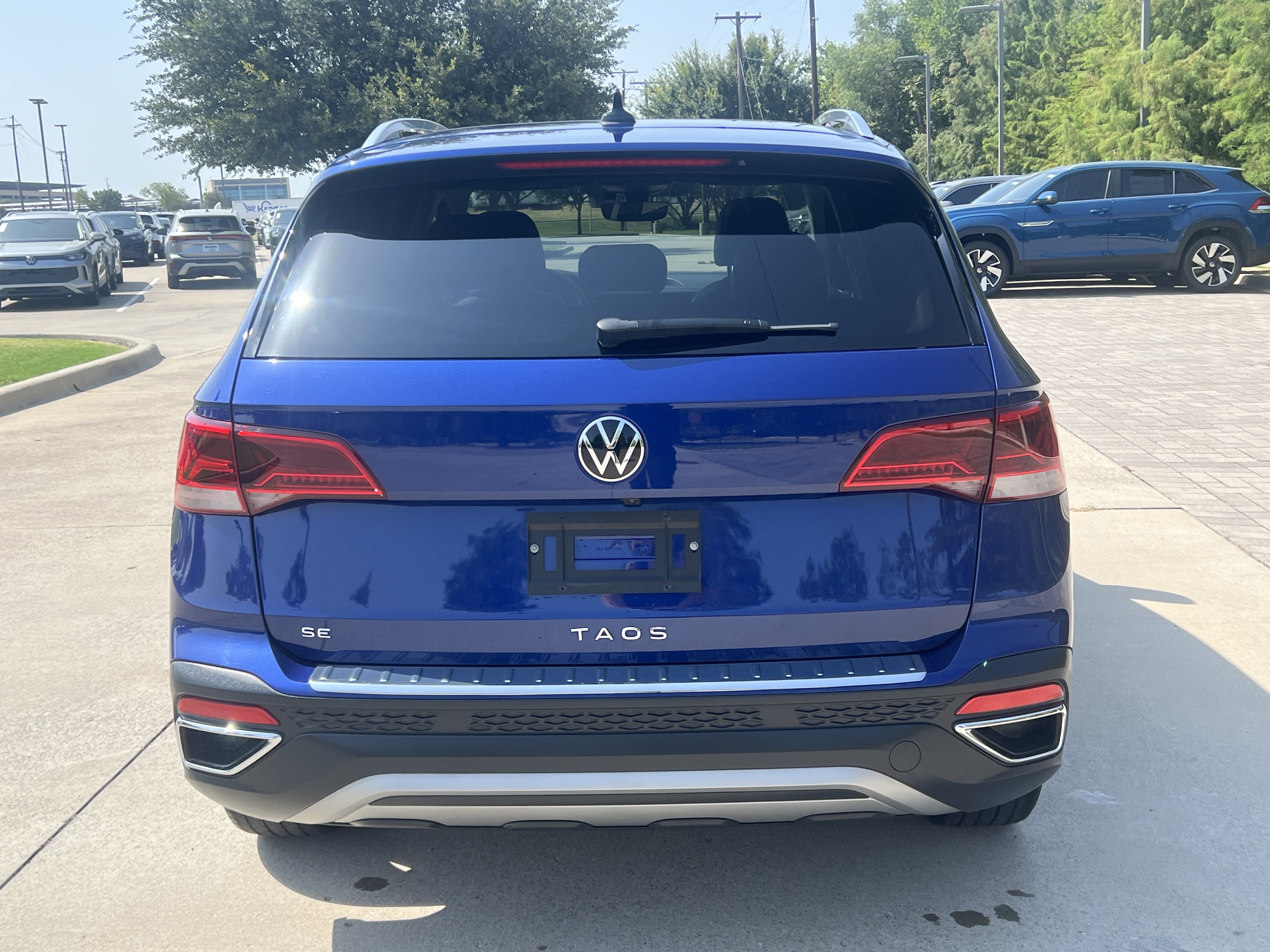 Used 2023 Volkswagen Taos SE FWD image 8