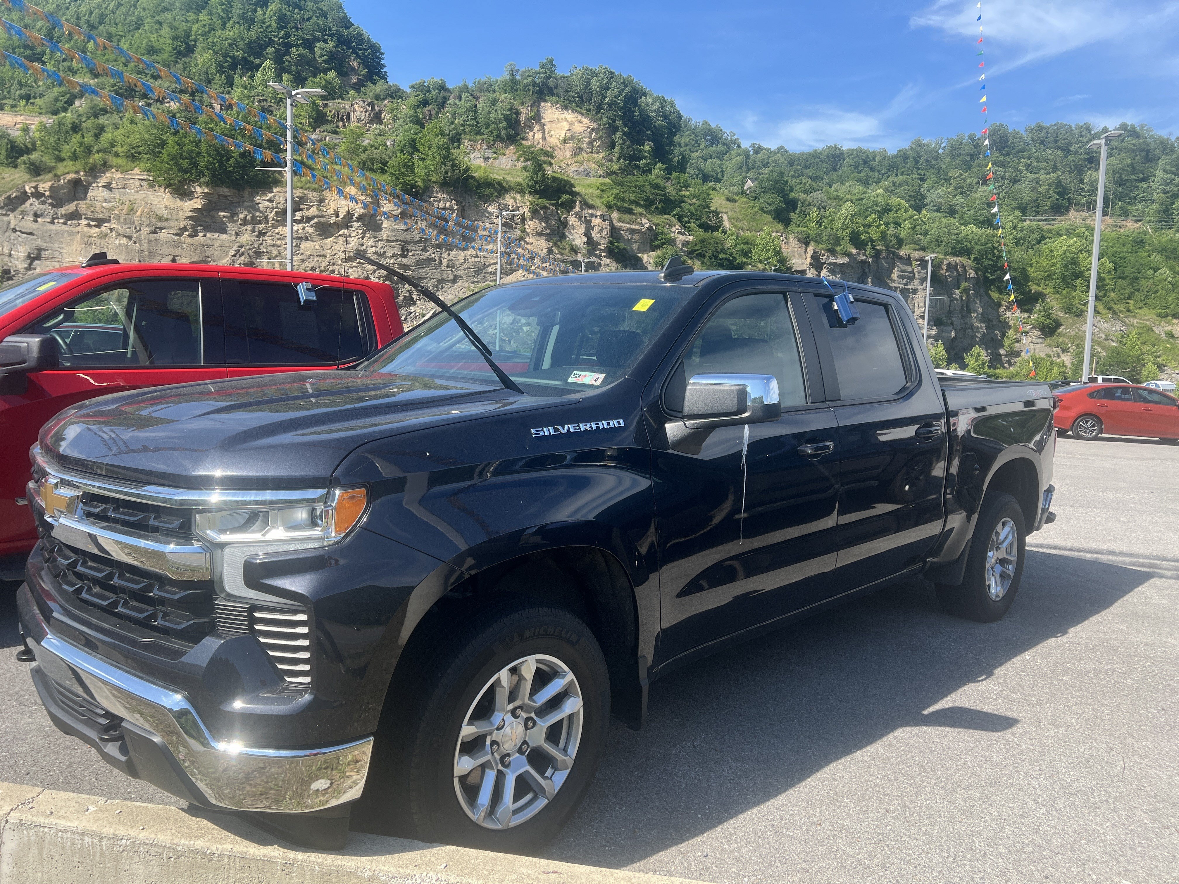 Used 2023 Chevrolet Silverado 1500 LT AWD/4WD image 6