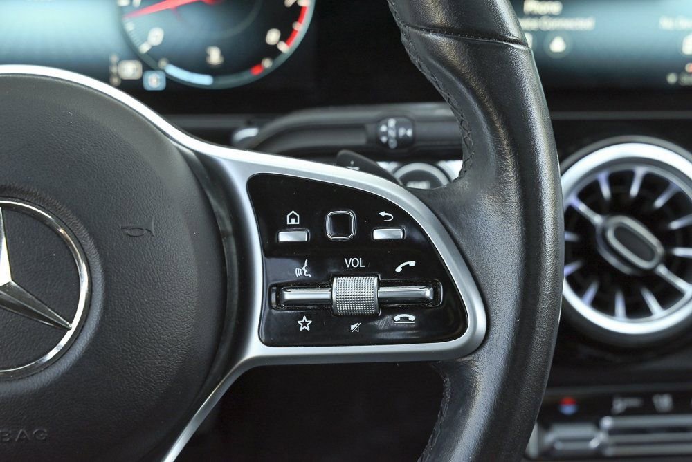 Used 2022 Mercedes-Benz GLB 250 image 23
