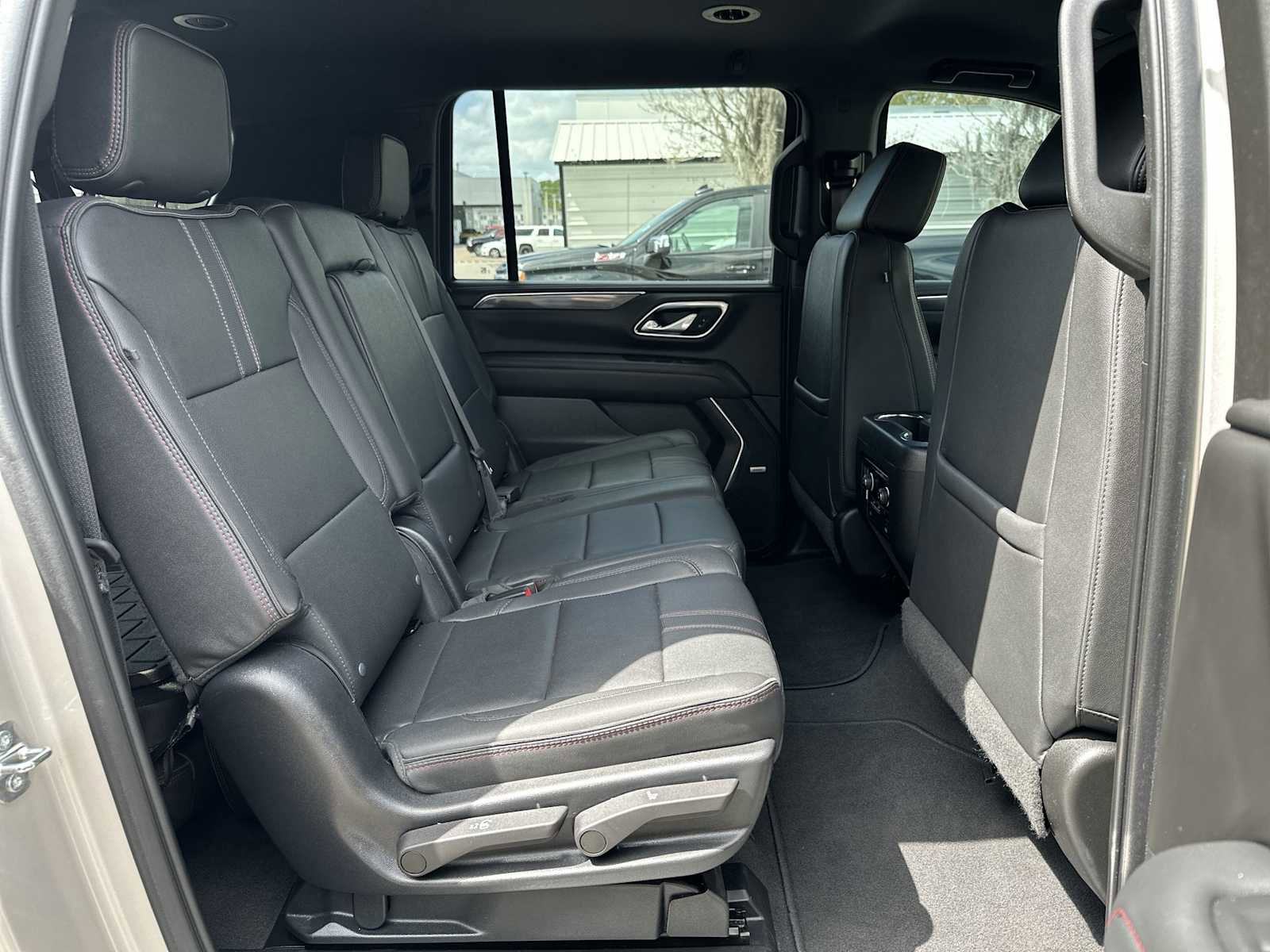 Used 2023 Chevrolet Suburban RST AWD/4WD image 18