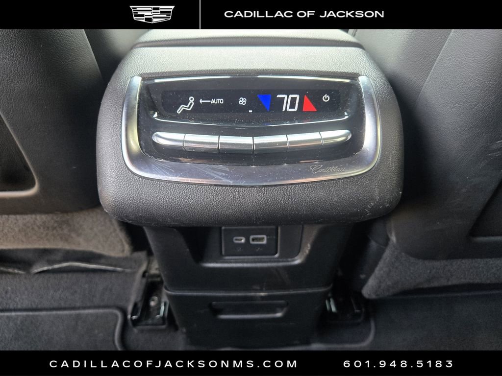 Used 2022 Cadillac XT6 Premium Luxury image 6