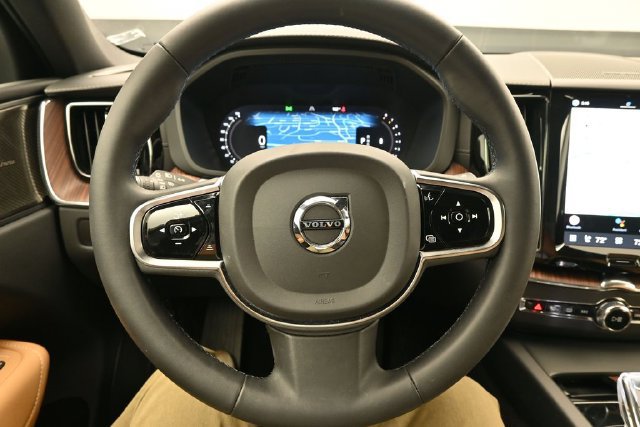 Used 2023 Volvo XC60 B5 Ultimate AWD/4WD image 25