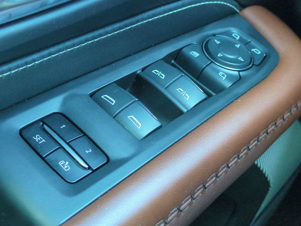 Used 2024 GMC Yukon Denali Ultimate AWD/4WD image 28