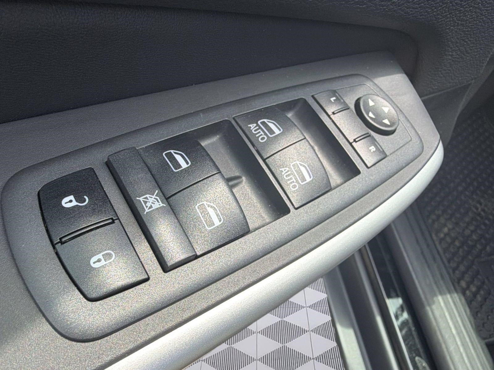 Used 2022 Jeep Cherokee Latitude w/ Sun & Sound Group AWD/4WD image 13