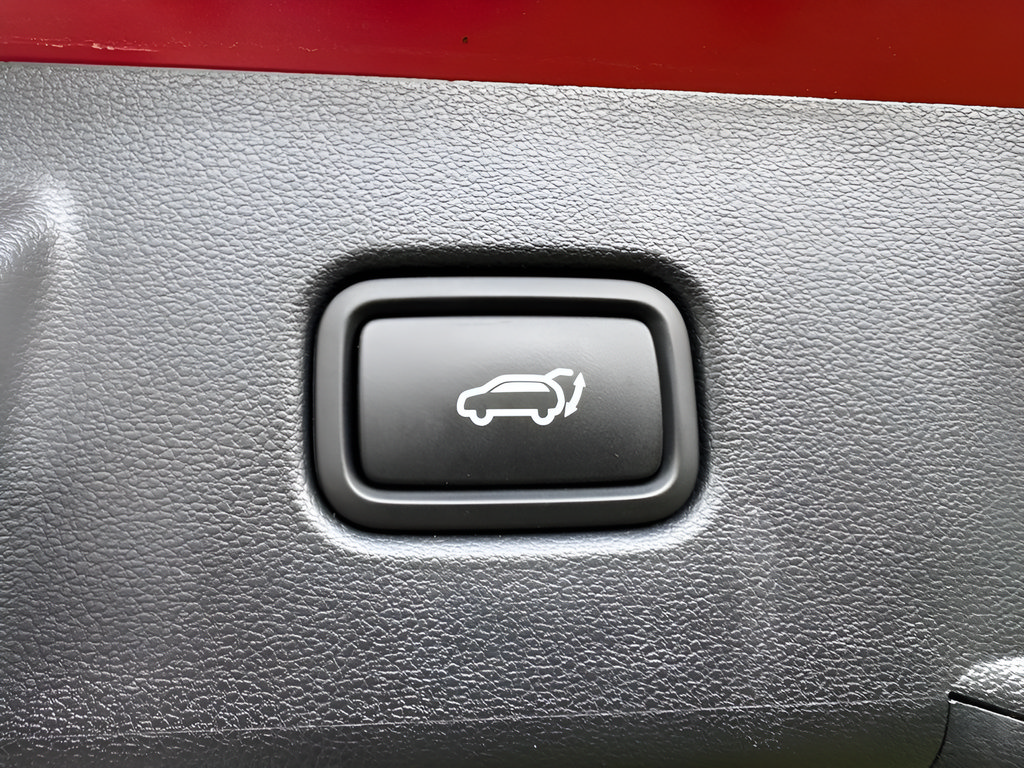 Certified 2023 Hyundai Tucson Limited AWD/4WD image 12