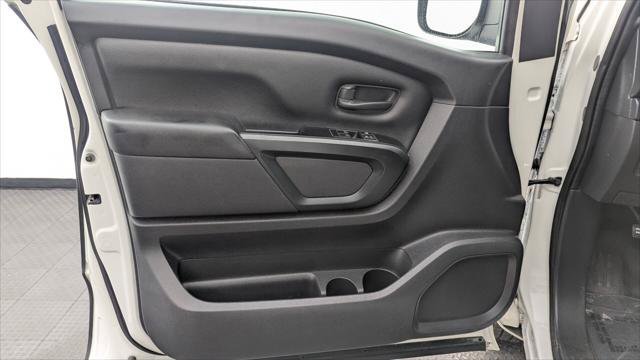 Used 2022 Nissan Titan S RWD image 13