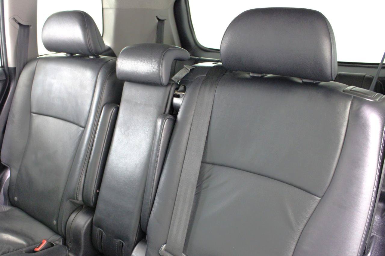 Used 2011 Toyota Highlander SE w/ Tow Pkg FWD image 39