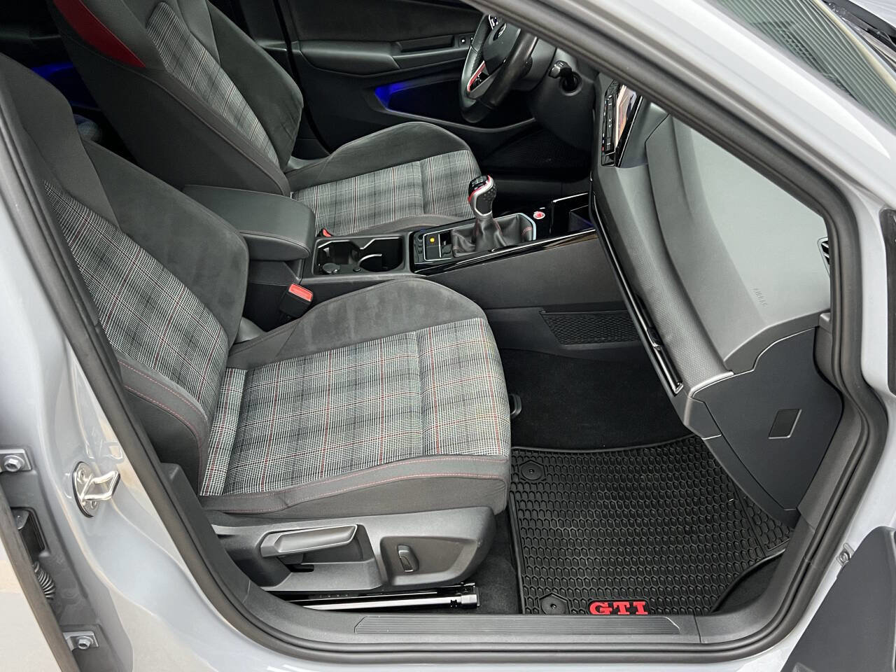Used 2023 Volkswagen GTI SE image 21