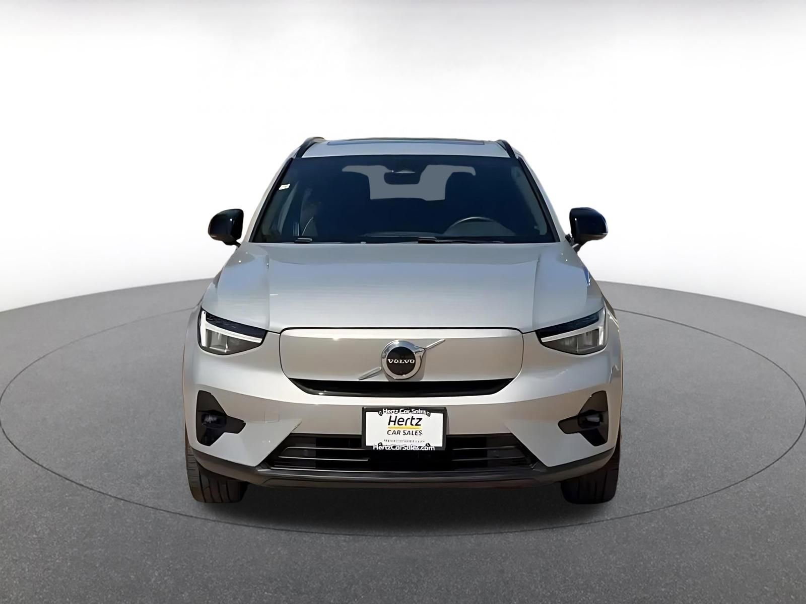 Used 2023 Volvo XC40 Recharge Plus image 4