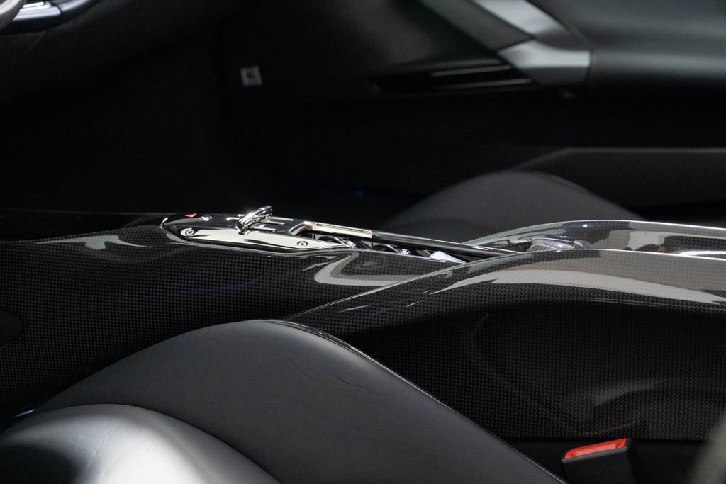 Used 2022 Ferrari SF90 Spider image 6