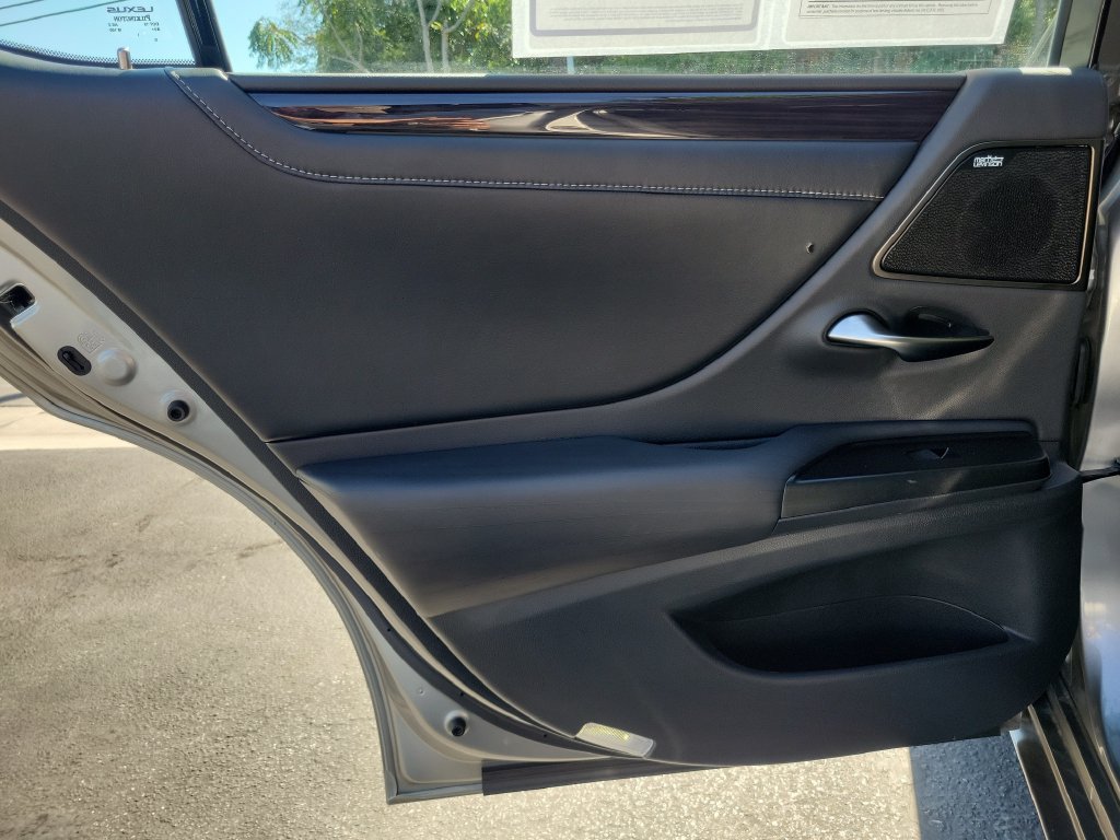 Used 2020 Lexus ES 300h w/ Accessory Package 2 FWD image 18