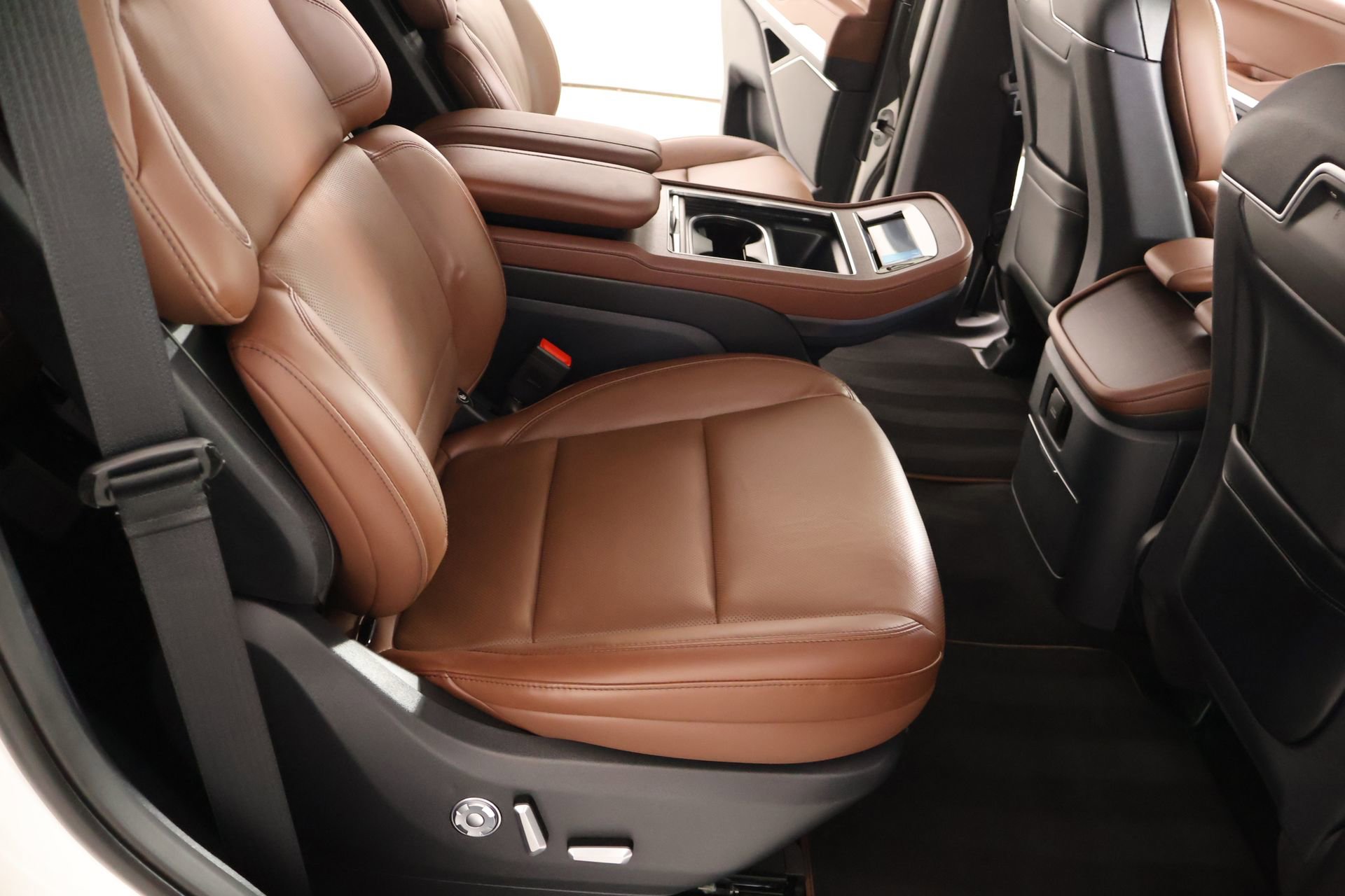 Used 2026 Lincoln Navigator Reserve AWD/4WD image 16