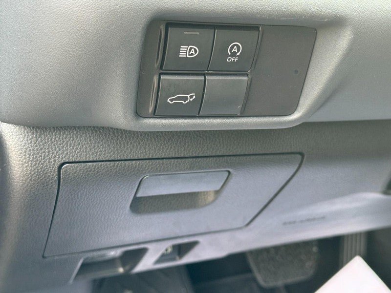 Used 2023 Toyota Highlander XLE AWD/4WD image 18