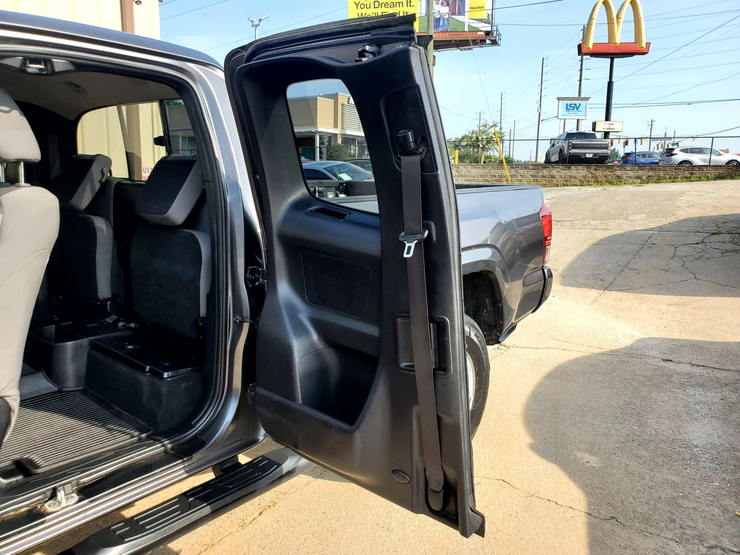 Used 2020 Toyota Tacoma SR w/ SR Convenience Package RWD image 12