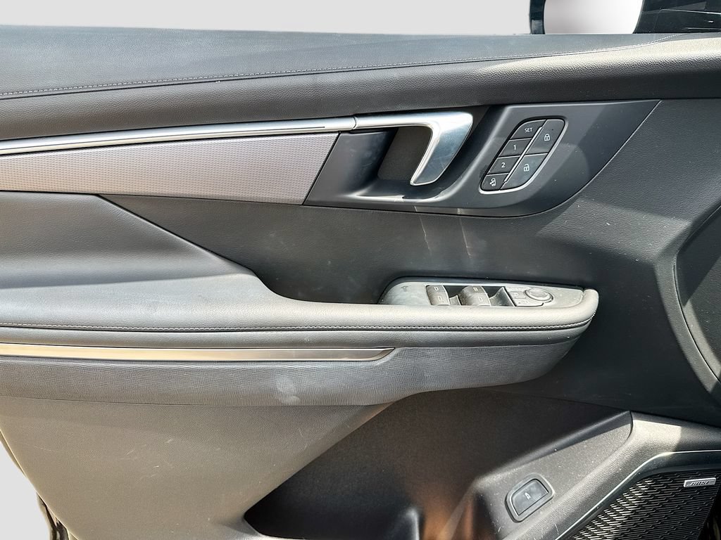 Used 2025 Buick Enclave Sport Touring w/ Power Package FWD image 9
