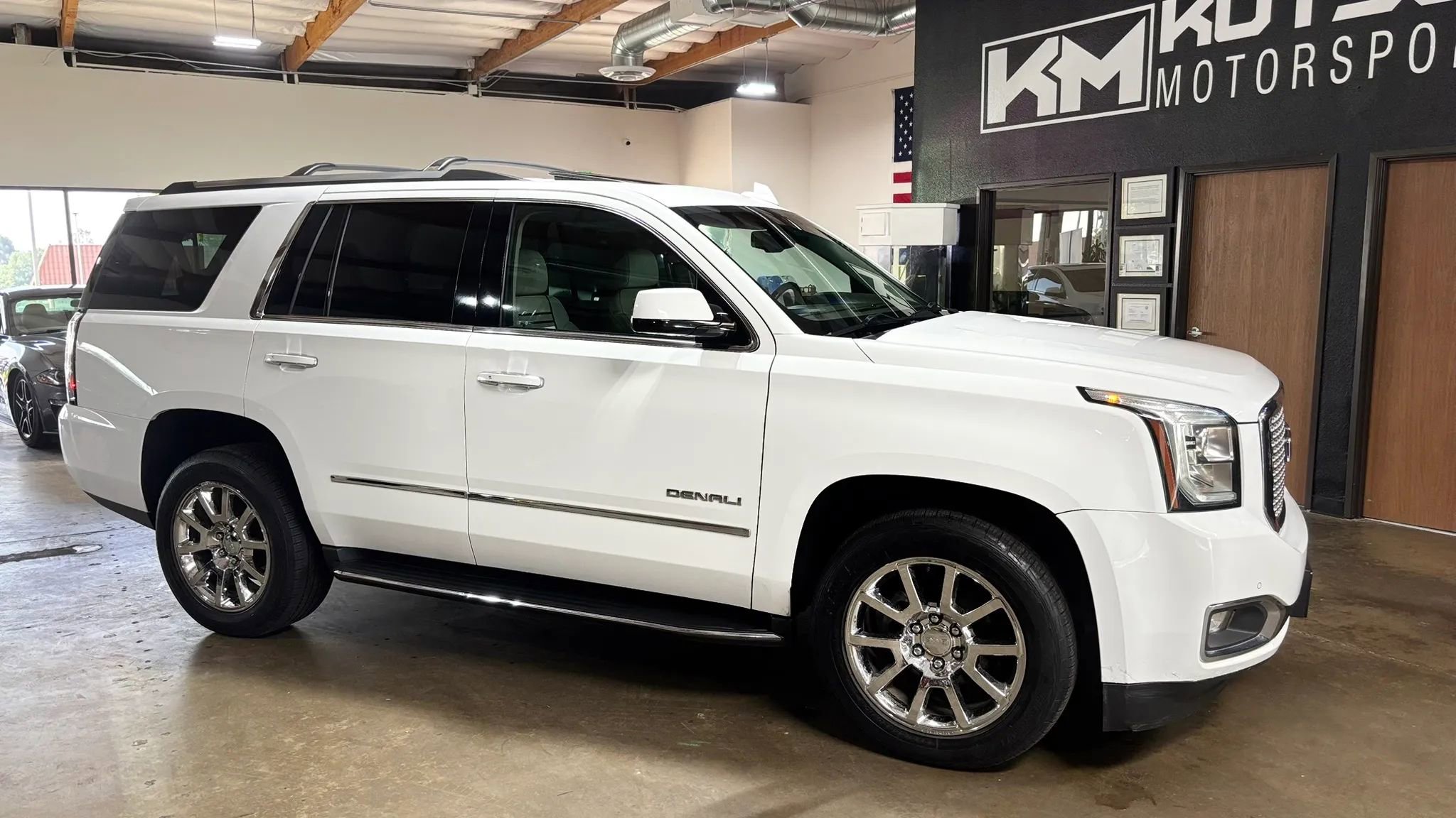 Used 2016 GMC Yukon Denali w/ Open Road Package image 2