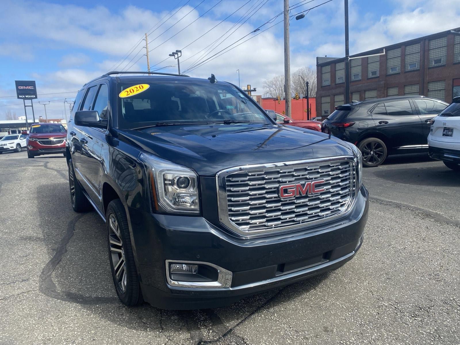 Used 2020 GMC Yukon Denali w/ Denali Premium Package image 12