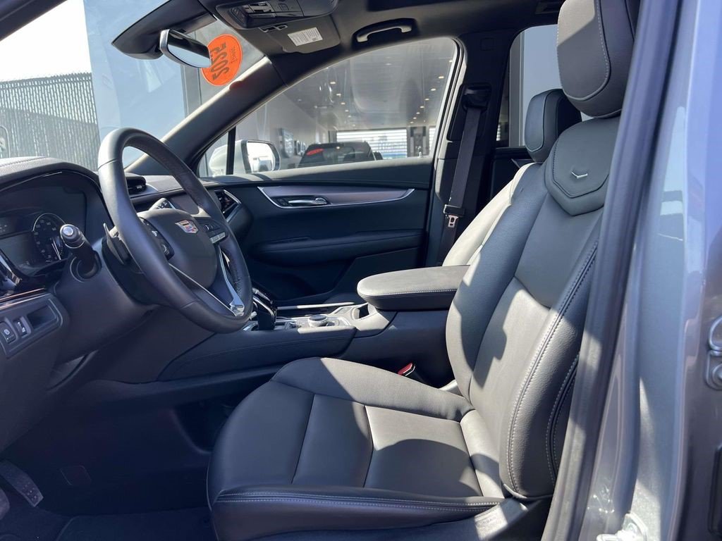 Certified 2025 Cadillac XT6 Luxury AWD/4WD image 15