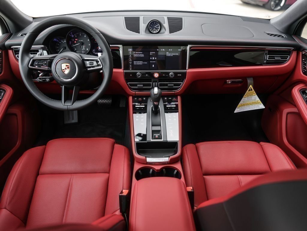 Certified 2025 Porsche Macan AWD/4WD image 32