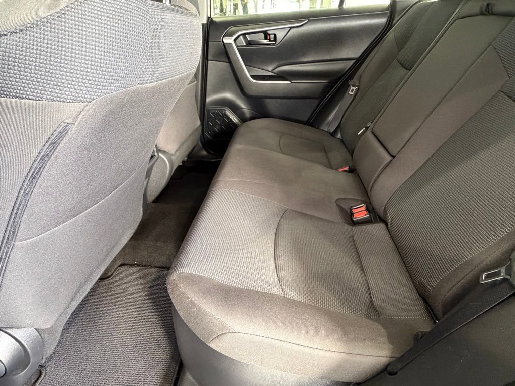 Certified 2022 Toyota RAV4 LE AWD/4WD image 31