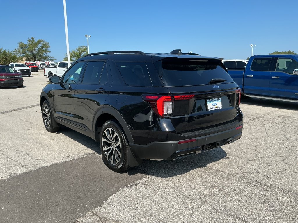 New 2026 Ford Explorer ST-Line AWD/4WD image 3