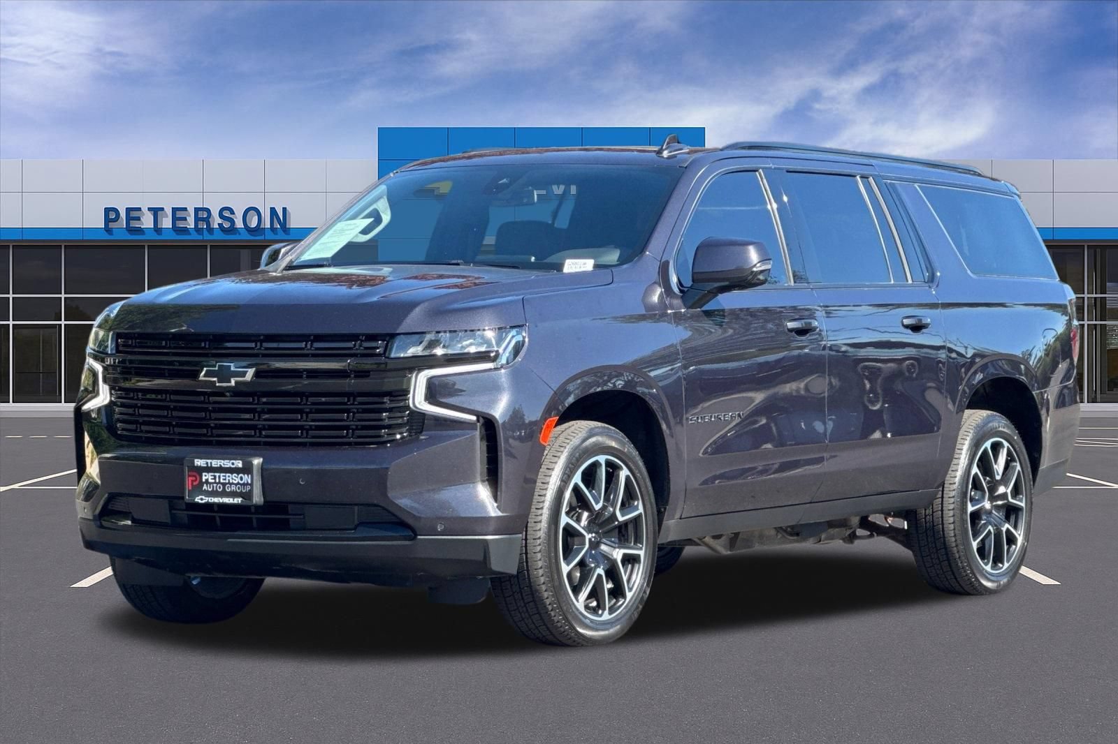 Certified 2022 Chevrolet Suburban RST w/ Luxury Package AWD/4WD image 8
