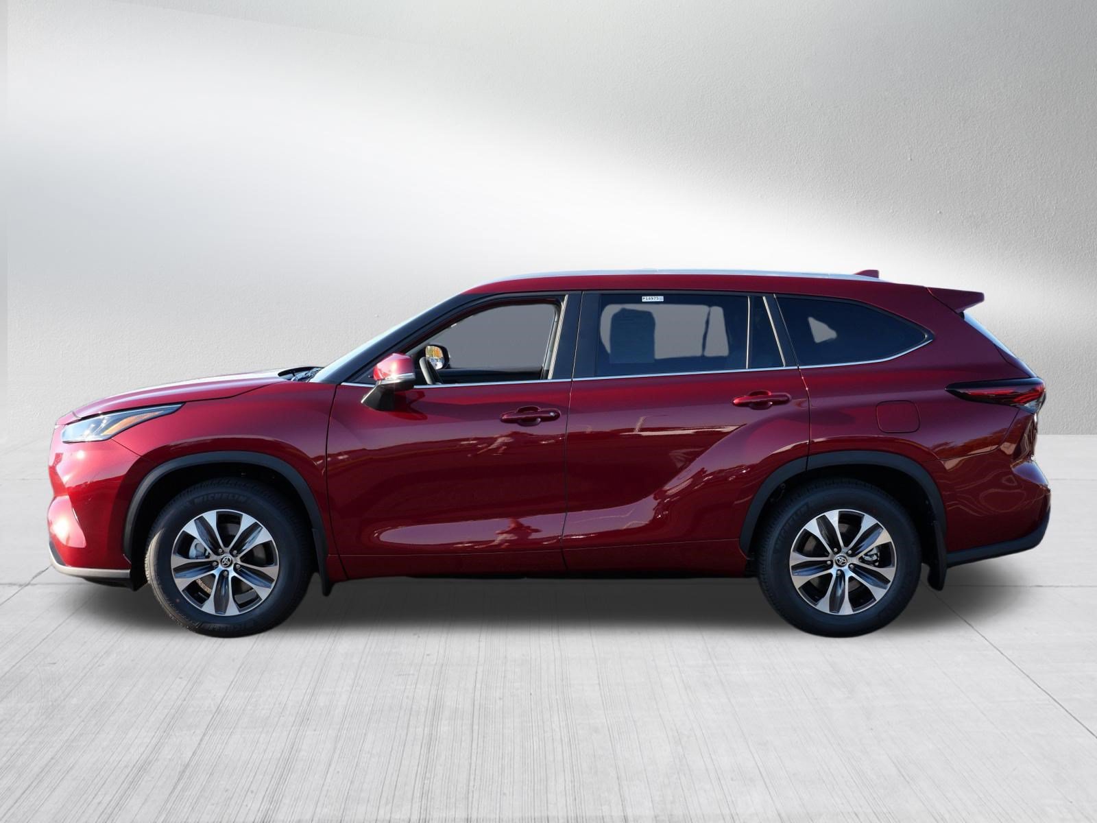 Certified 2026 Toyota Highlander XLE AWD/4WD image 4