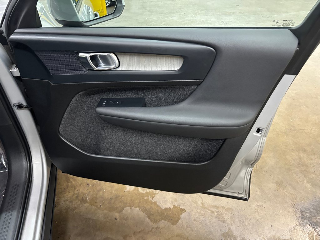 Certified 2023 Volvo XC40 B5 Core AWD/4WD image 20