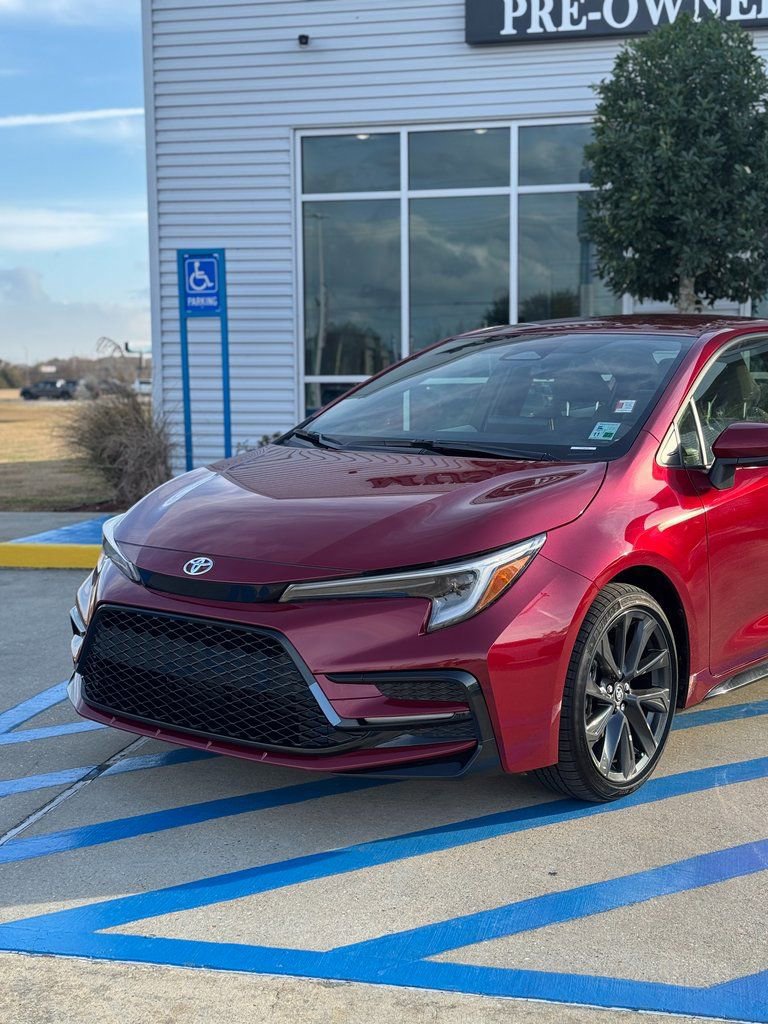 Used 2026 Toyota Corolla SE image 2