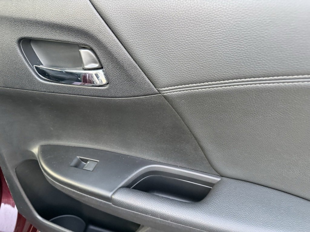 Used 2013 Honda Accord Sport image 38