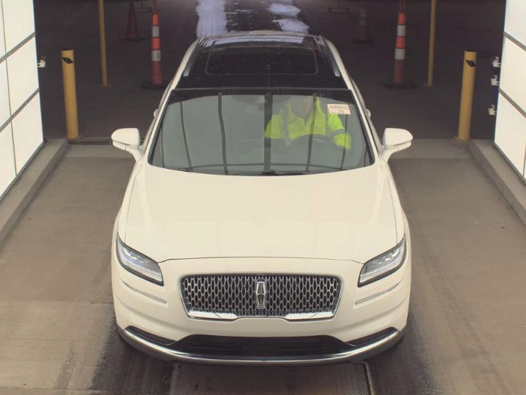 Used 2022 Lincoln Nautilus Reserve w/ Luxury Package image 3